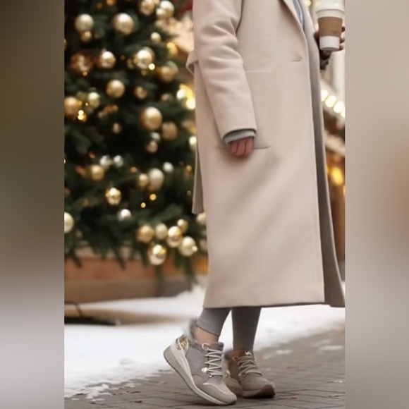 Authentic designer up to 90% off - Picture 4 of 8